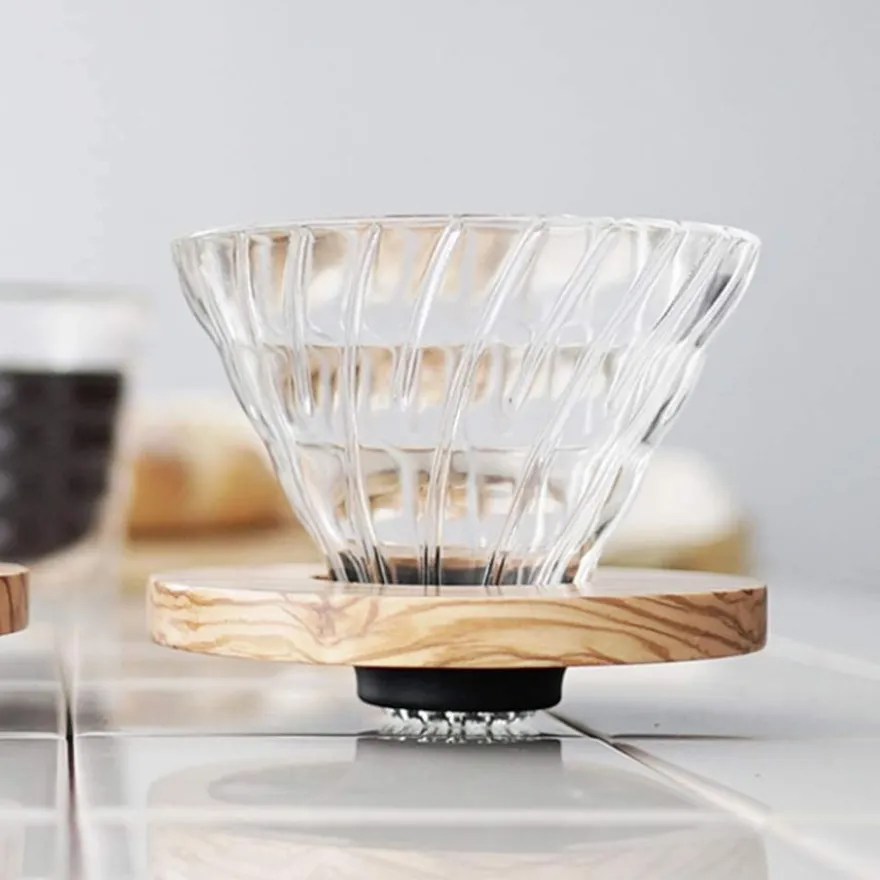 Hario Olive Wood V60 koko 01 lasinen suodatinsuppilo puukauluksella
