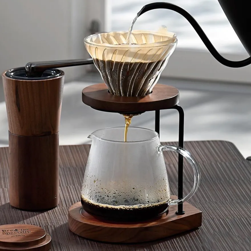 Hario V60 Walnut Wood Dripper koko 02 lasinen suodatinsuppilo