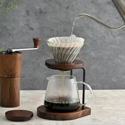 Hario V60 Walnut Wood Dripper koko 02 lasinen suodatinsuppilo