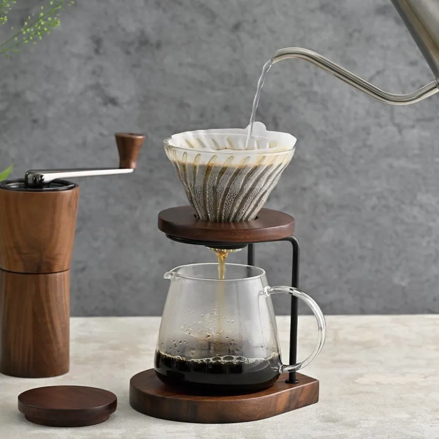 Hario V60 Walnut Wood Dripper koko 02 lasinen suodatinsuppilo